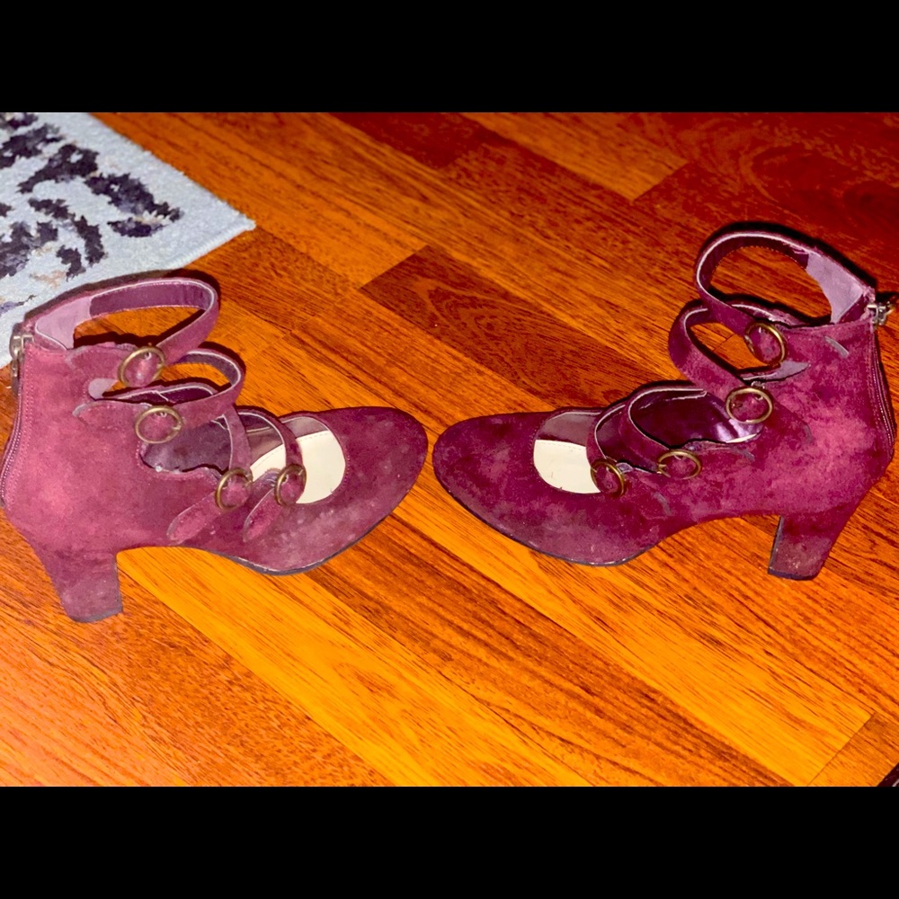 Maroon size 7 low heel with buckle straps.